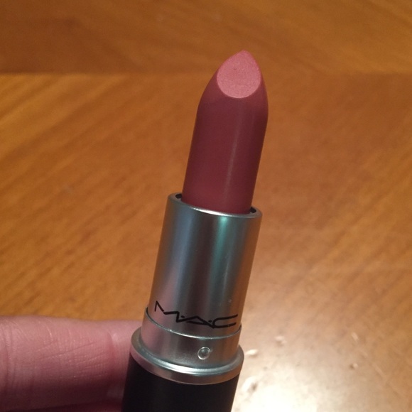 MAC Satin Lipstick Brave - Picture 6 of 14